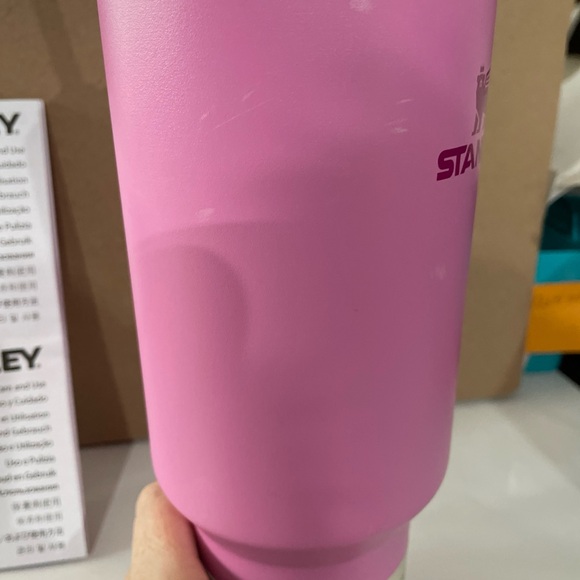 Stanley Pink Peony 40 oz The Flowstate Quencher H2.0 Tumbler - Picture 9 of 9